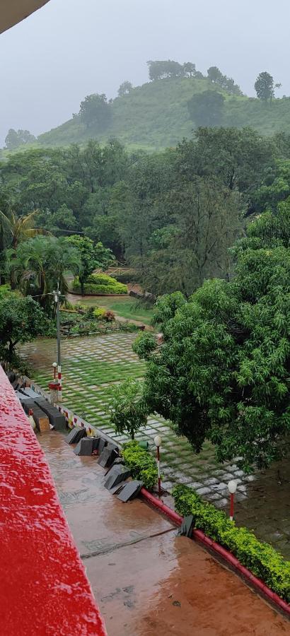 Golden Resort And Farm Nashik Exteriör bild