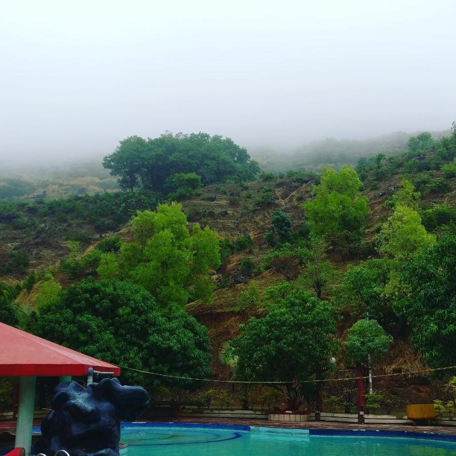 Golden Resort And Farm Nashik Exteriör bild