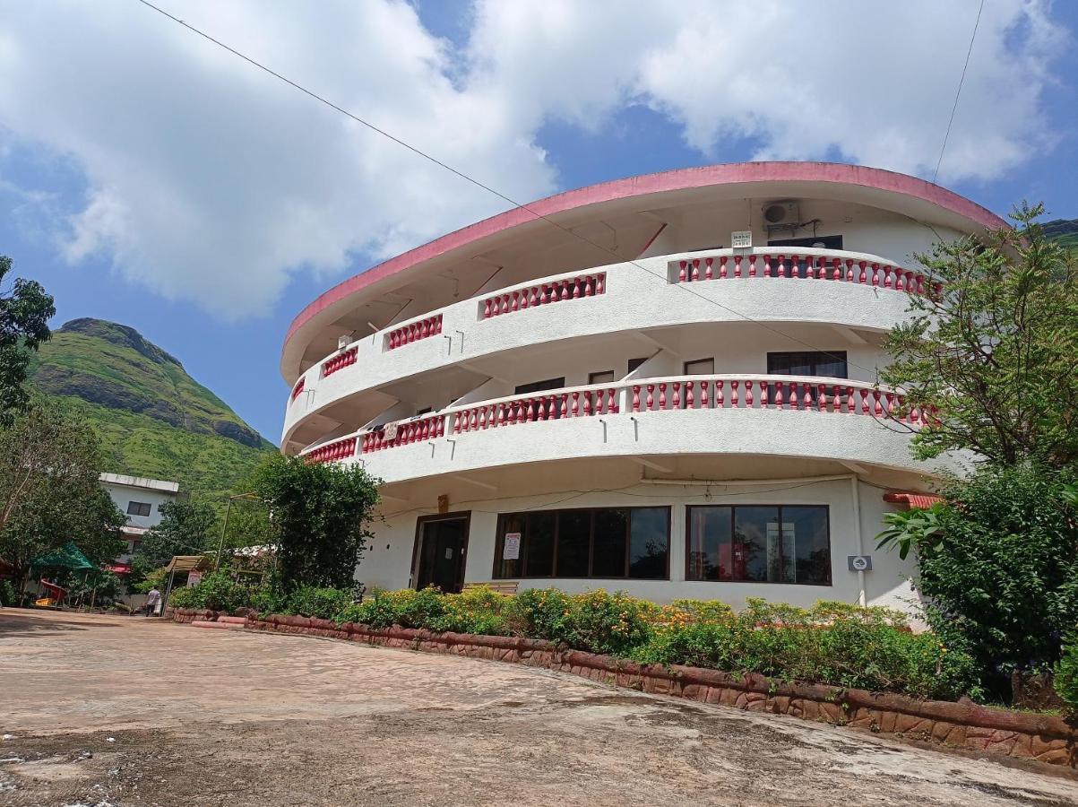 Golden Resort And Farm Nashik Exteriör bild