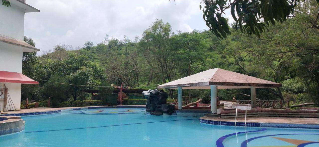 Golden Resort And Farm Nashik Exteriör bild