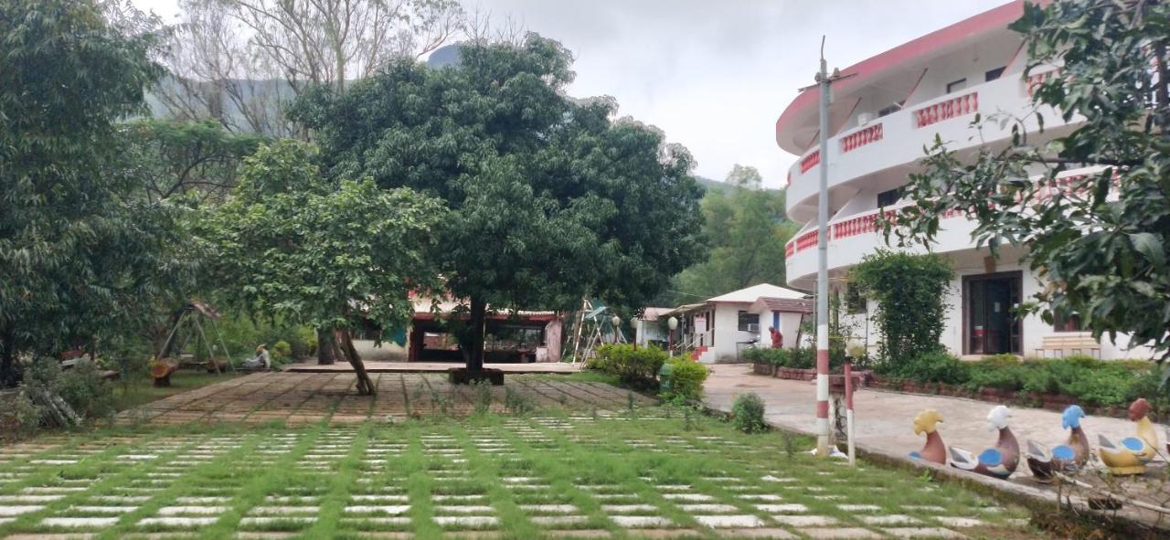 Golden Resort And Farm Nashik Exteriör bild